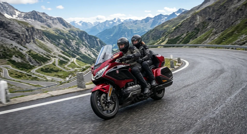 honda-gold-wing-dct-in-bochten-op-een-bergweg